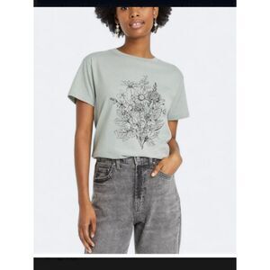 431 Women’s Sage Green Floral Bouquet Graphic T-Shirt